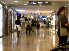 第一太平戴維斯預計，今年核心街區商鋪租金將持平至增長5%，購物中心租金趨穩。（港台圖片）