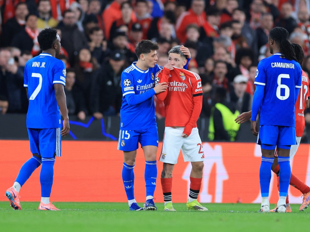 Gianluca Prestianni, who argued with Vinicius Junior while covering his mouth with his shirt, insists he did not racially abuse the Real Madrid forward. Photo: AFP