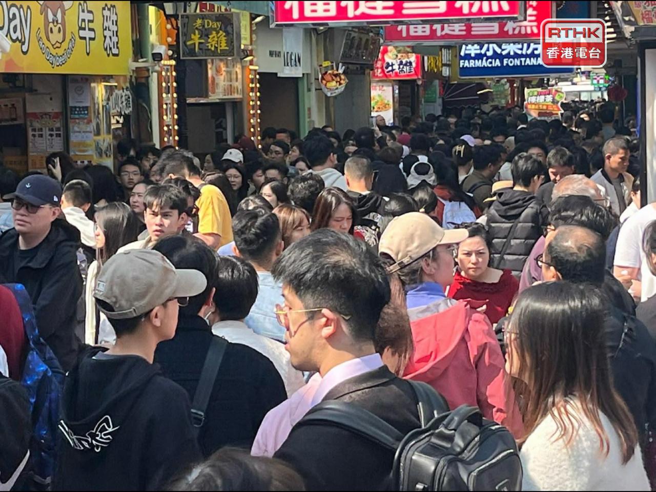 澳門各景區近日都人山人海。（鄭月明攝）