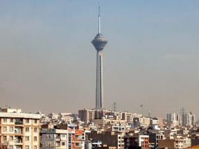 報道指美國國務院是鑒於美國與伊朗（圖）緊張局勢升級，作出有關決定。（法新社資料圖片）