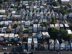 數據顯示，美國去年12月樓價按年升1.8%，按月升0.1%。（法新社資料圖片）