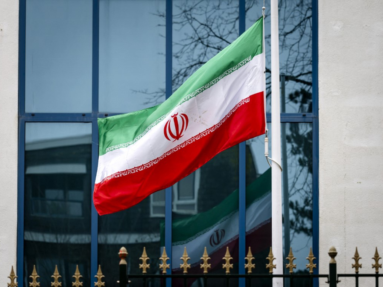 伊朗革命衛隊地面部隊舉行軍演，試驗新技術和多層次火力部署。（法新社資料圖片）