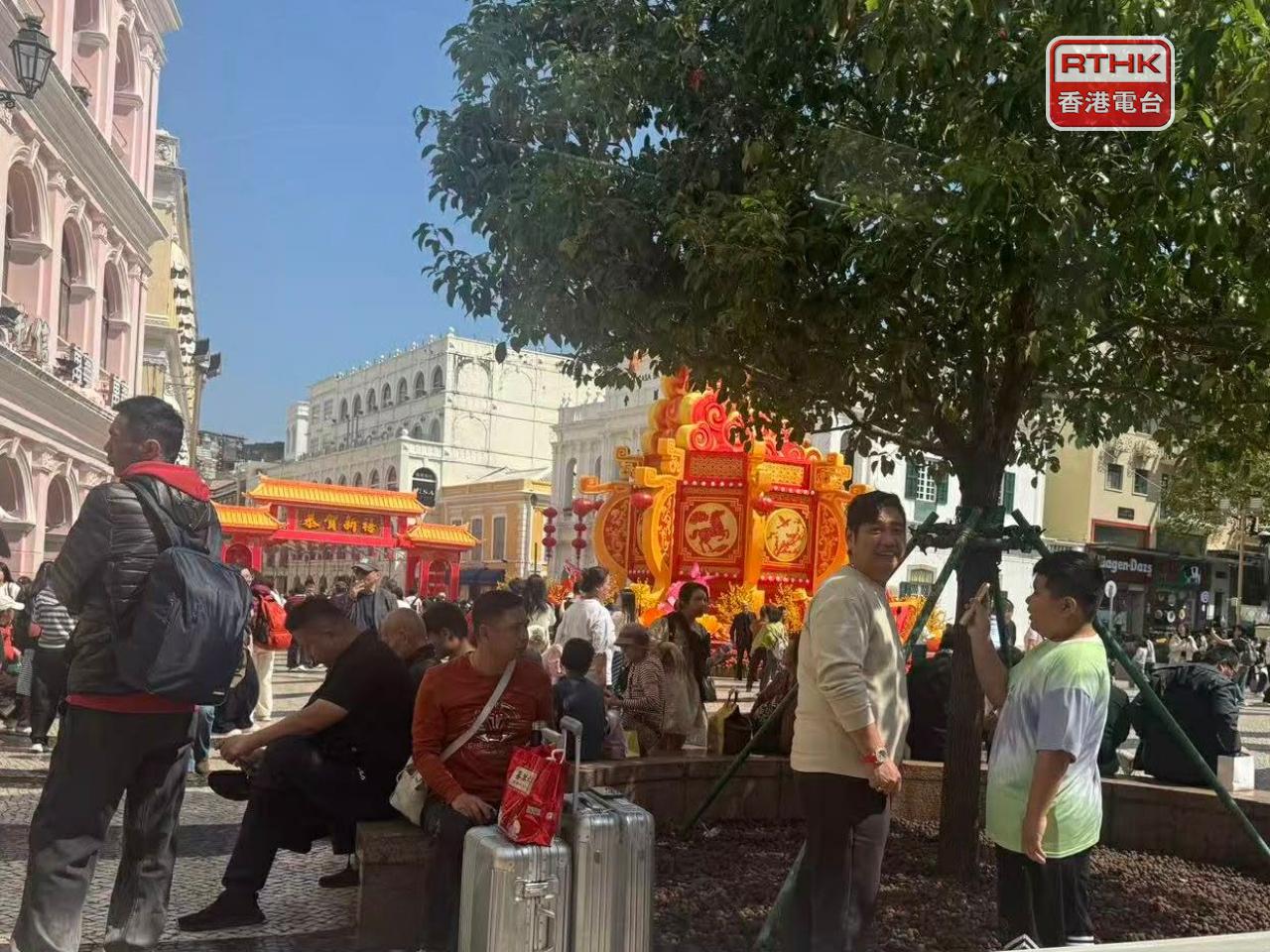 澳門旅遊局表示，政府與業界及社團，在農曆新年期間舉辦的連串慶祝活動，令全城洋溢慶節氛圍。（鄭月明攝）