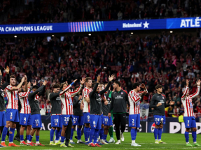 馬體會球員慶祝擊敗對手。（路透社）