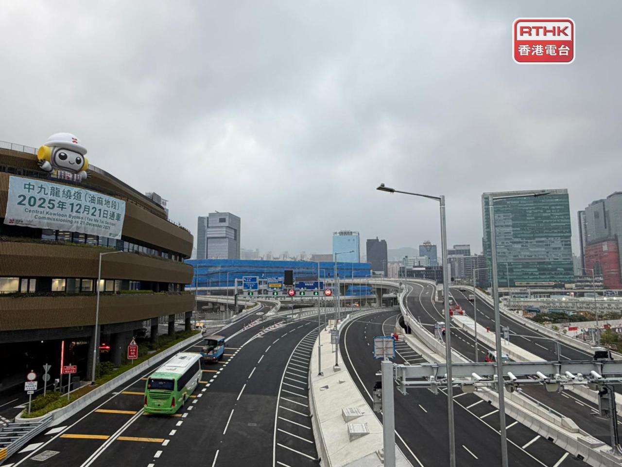 中九龍繞道（油麻地段）已通車，餘下的九龍灣段工程預計年底完成。（港台圖片）