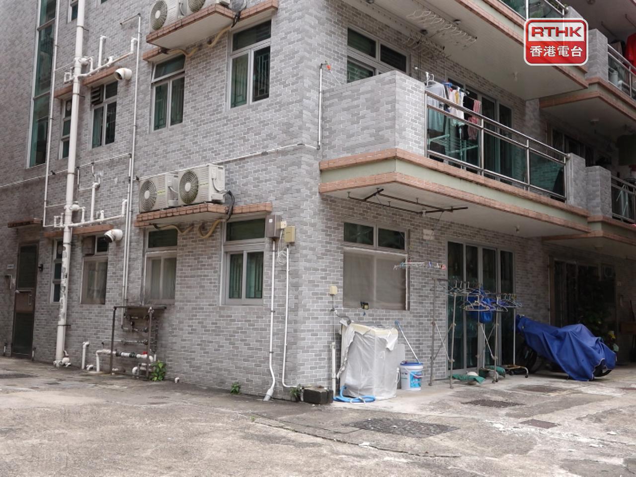 消息人士指，當局會放寬村屋用途規限，鄉委會等單位可申請基金將村屋改建成餐廳及旅館。（港台圖片）