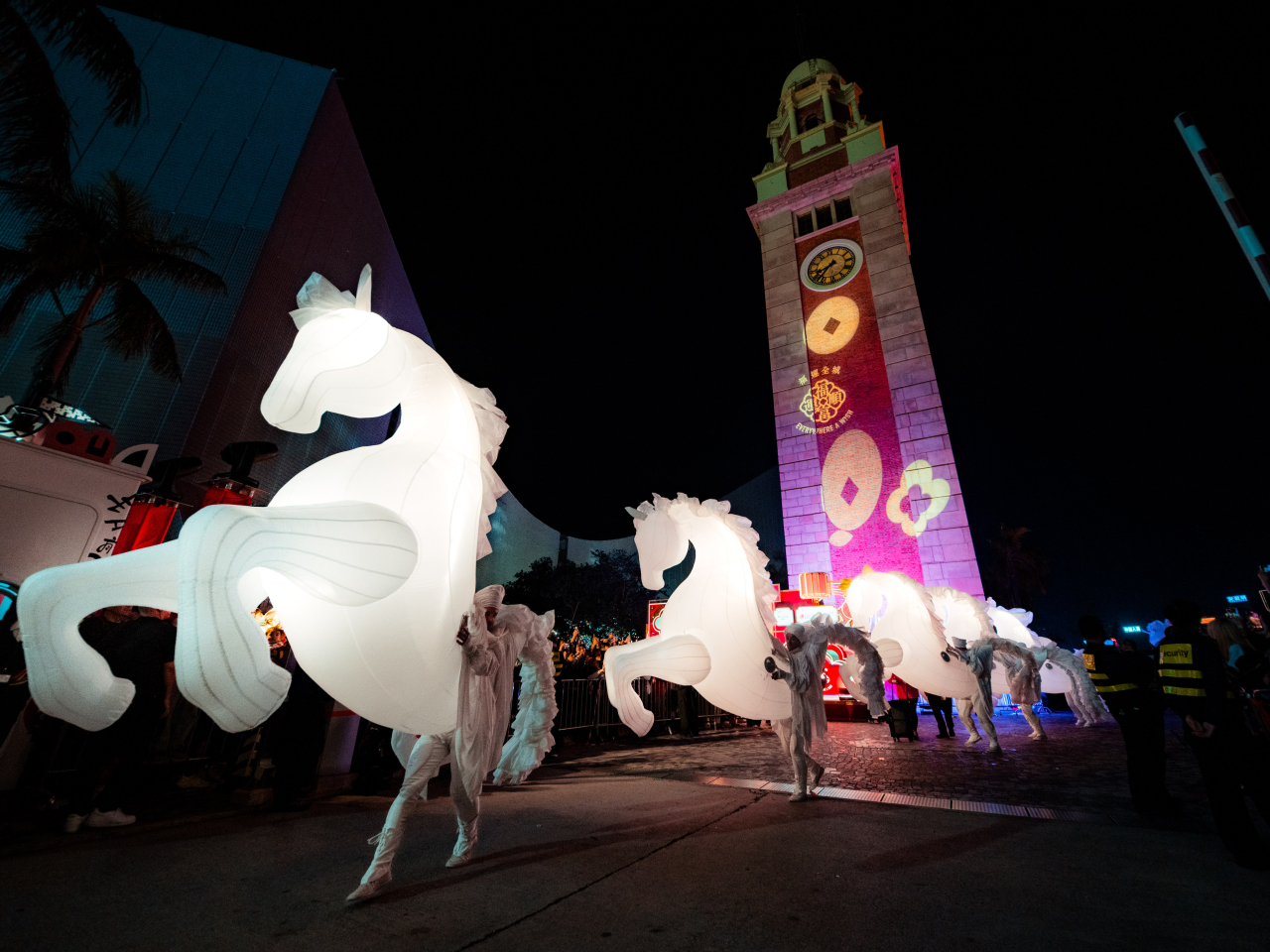旅發局稱，全力吸引高增值過夜旅客訪港，並致力鼓勵旅客延長留港時間及增加消費。（旅發局圖片）