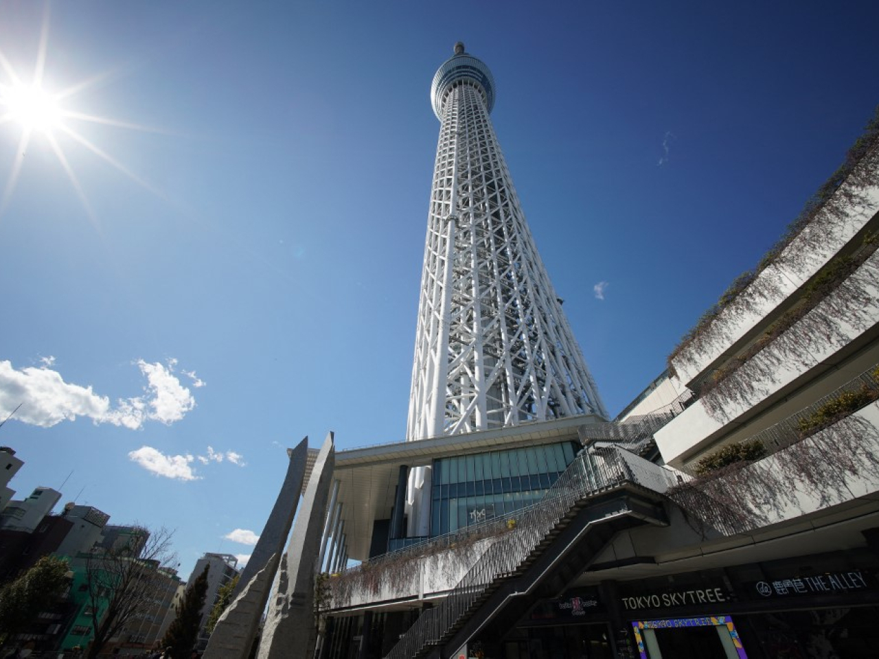 日本東京著名地標晴空塔，日前有升降機故障。（法新社資料圖片）