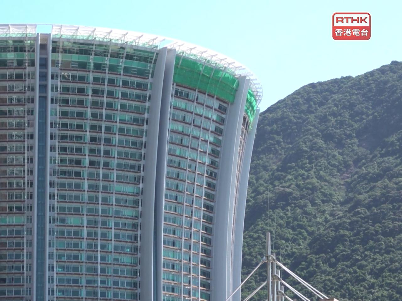 陳茂波指，新一份財政預算案對樓市的著墨不多，主要因為樓市正處於平穩健康發展狀態。（港台圖片）