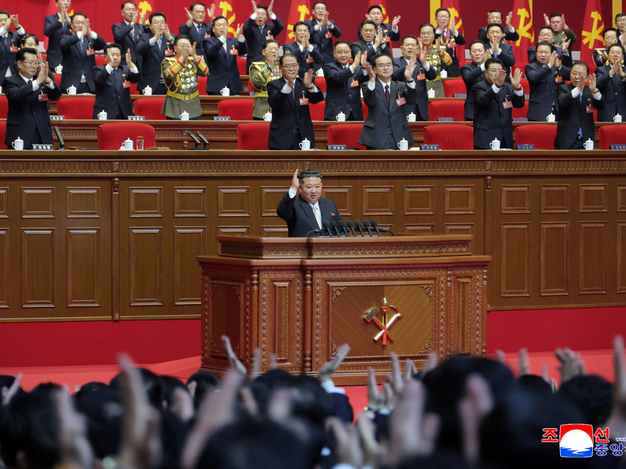 金正恩在勞動黨第九次代表大會期間發表工作總結報告。（路透社資料圖片）