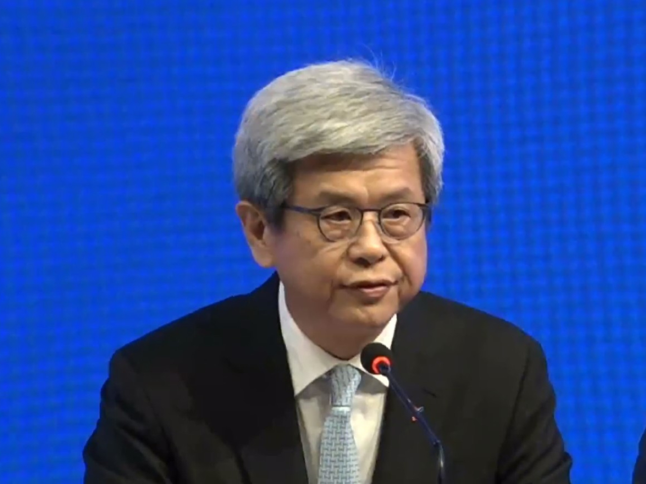 港交所首席財務總監許亮華表示，要投資未來，由產品至平台都非常重要，一定要做。（網上直播截圖）