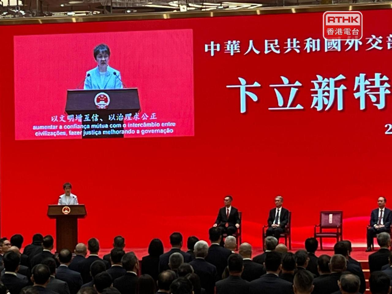 到澳門履新近一個月的卞立新於就任酒會致辭說，希望澳門為國家的特色大國外交作更大貢獻。（鄭月明攝）