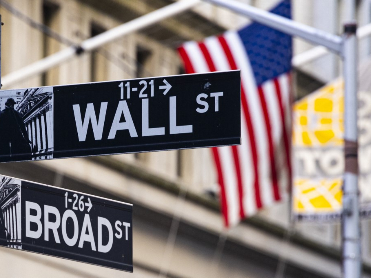 納斯達克指數一度跌2%，收市跌幅收窄至1.2%。Ｎvidia跌逾半成。（法新社資料圖片）