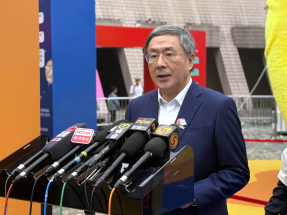 卓永興稱擬先派員到宏福苑嚴重燒毀單位門口拍攝情況　讓住戶了解