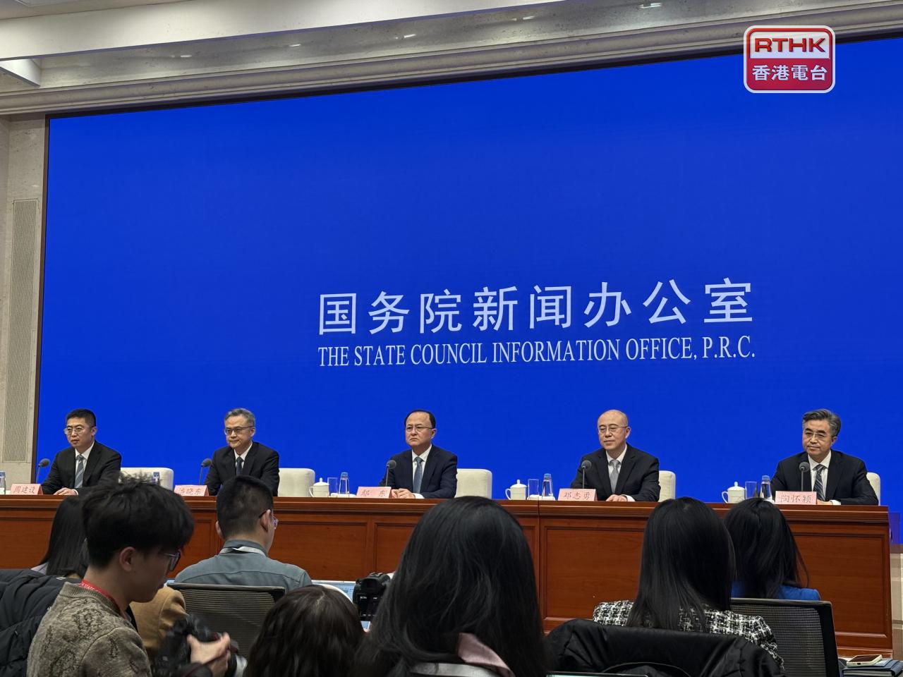 國務院新聞辦新聞局副局長周建設表示，去年各部門共採納4900多項人大代表和政協委員的意見建議。（陳曉筠攝）