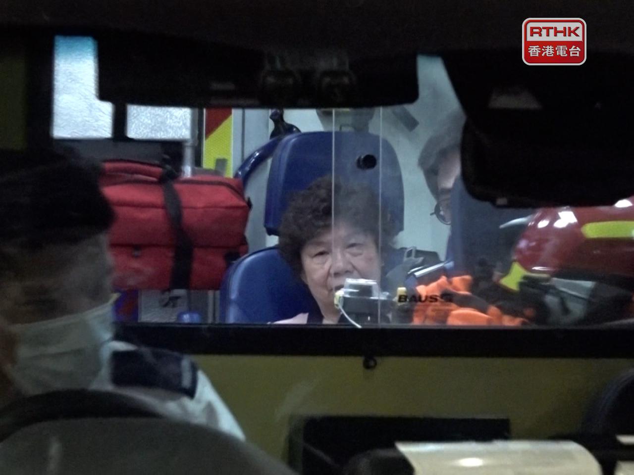 傷者由救護車送院。（施華駿攝）