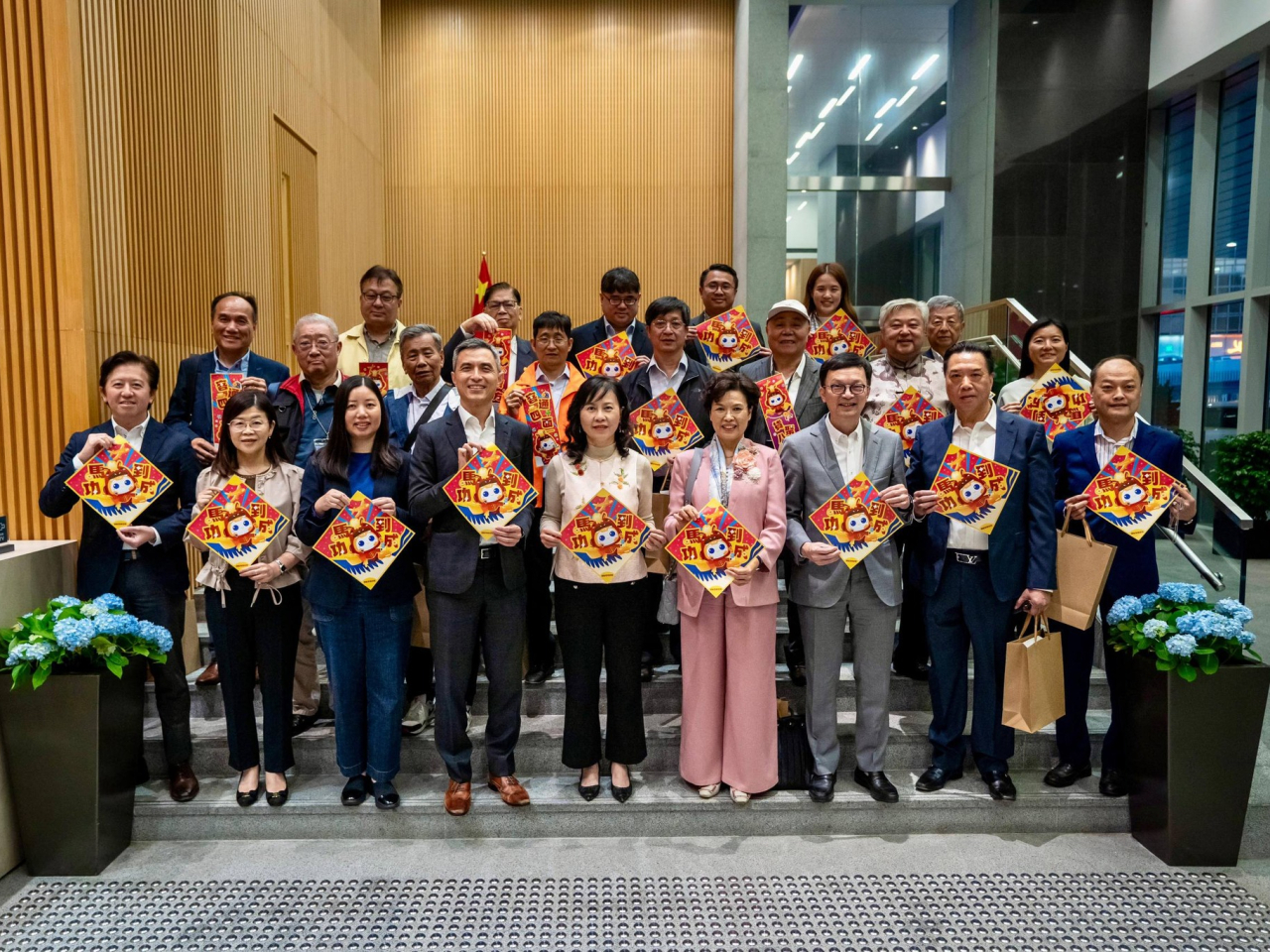 陳美寶與的士業界舉行新春茶敘交流。（運輸及物流局社交專頁）