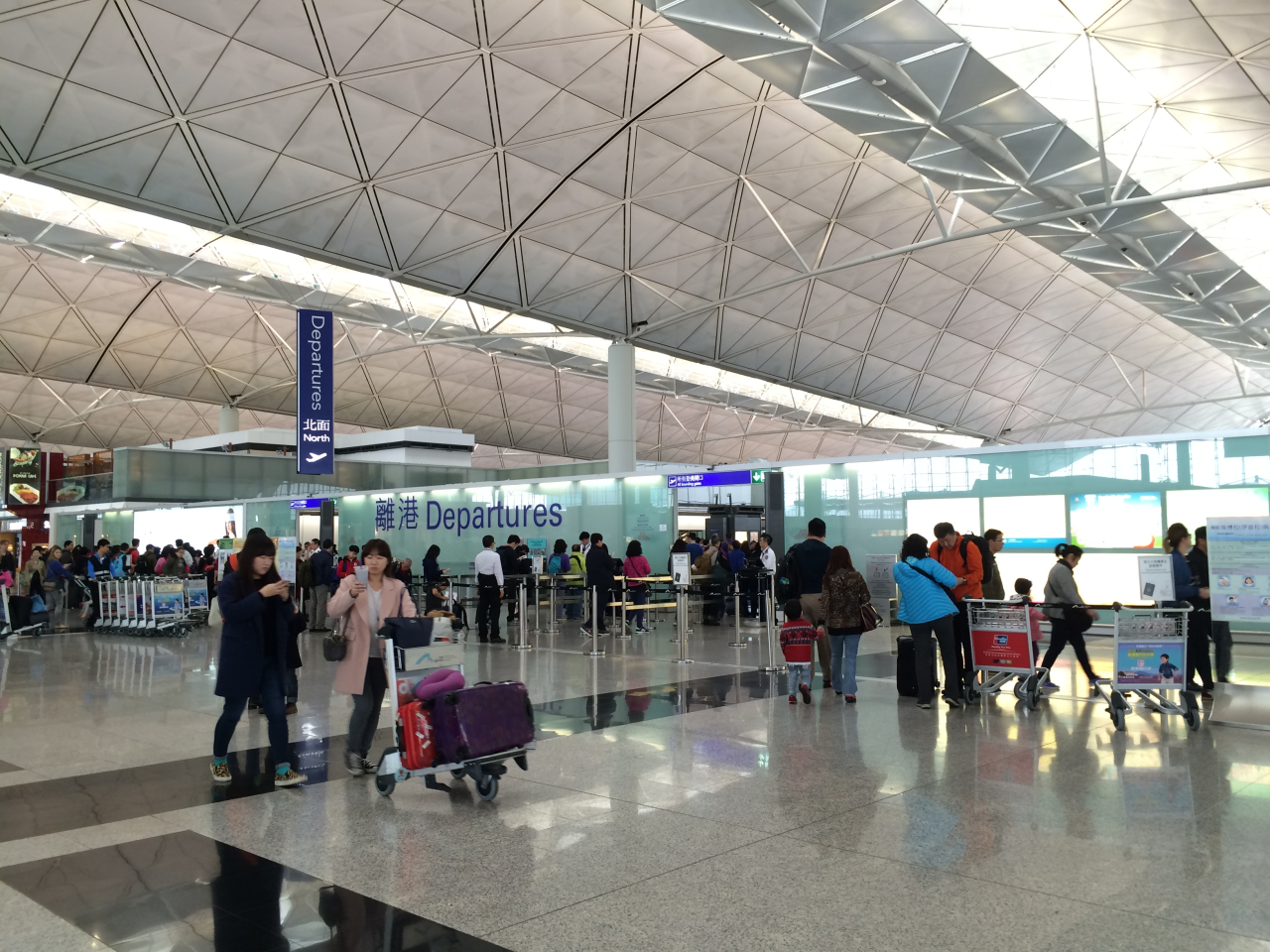 機管局表示，受伊朗局勢影響，截至晚上8時，星期六及星期日共有9班客運航班受影響。（機管局資料圖片）