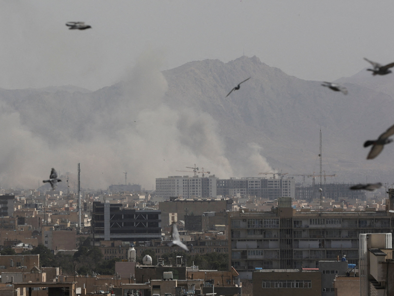 中國駐伊朗大使館提醒在伊中國公民，密切關注局勢進展，加強安全防範。（路透社）