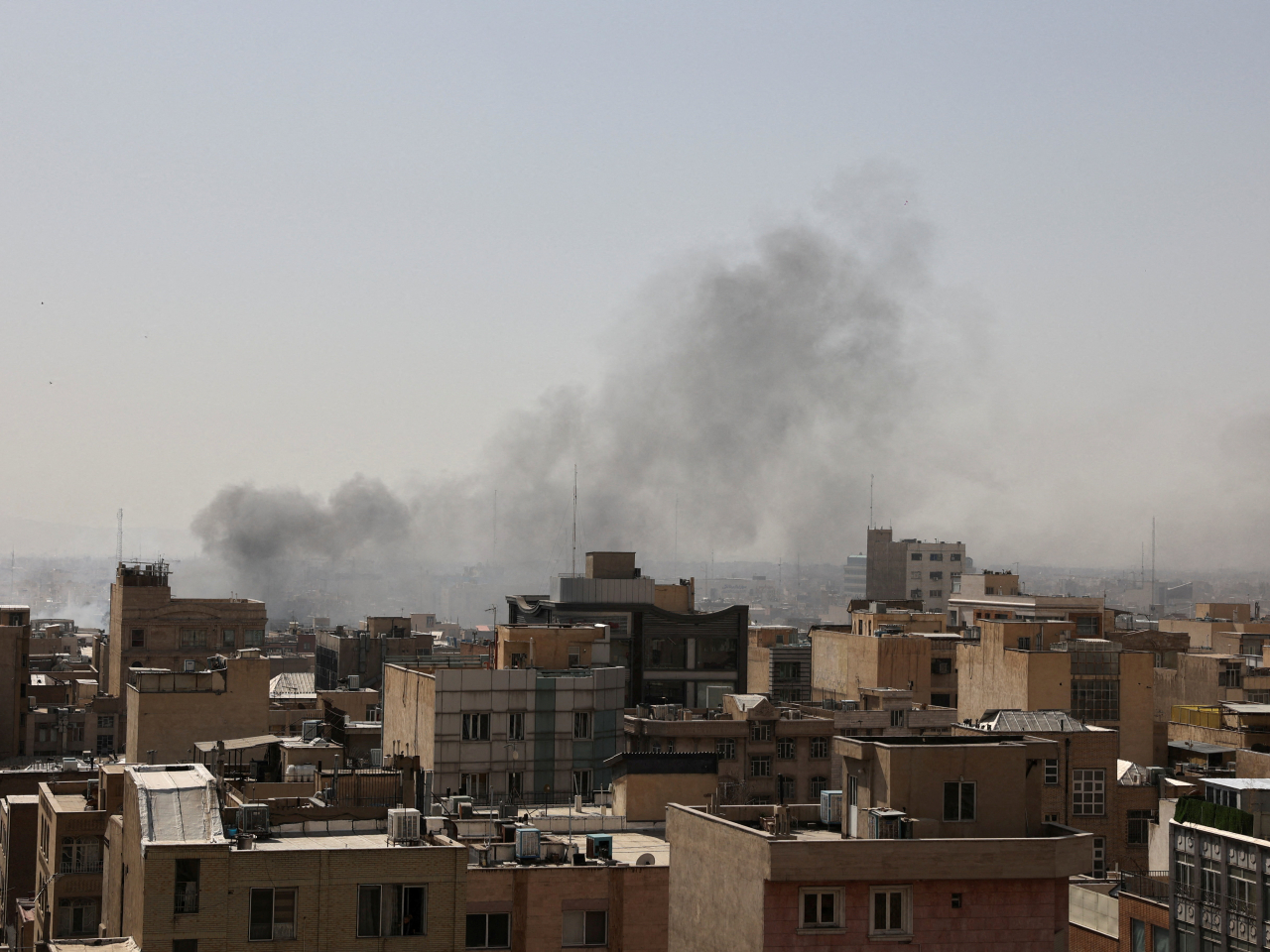 中方表示，高度關切美國和以色列軍事打擊伊朗，呼籲恢復對話談判。（路透社）