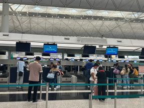 國泰航空表示，已暫停今日於中東的航班運作。（鄧穎琳攝）