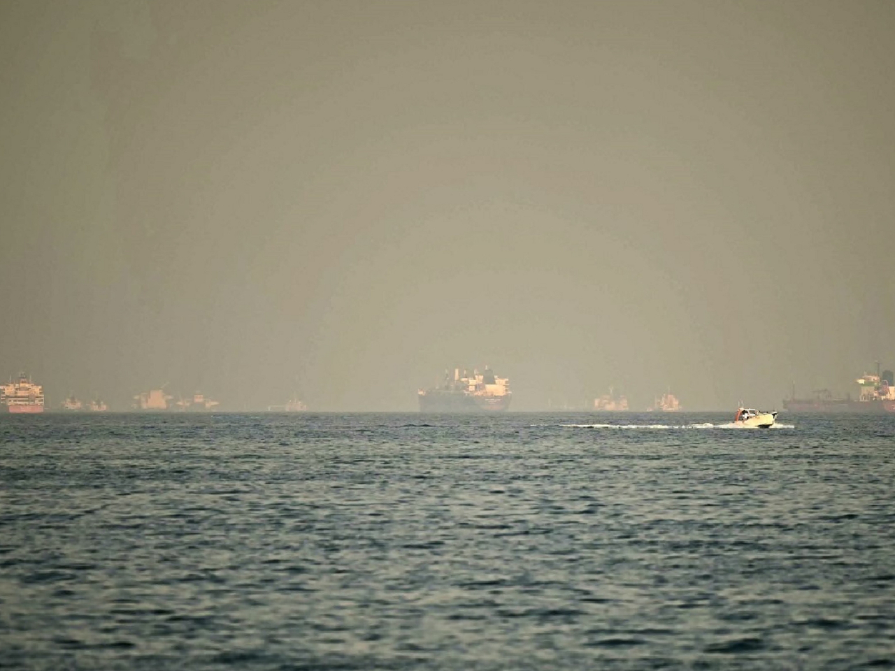 涉事運油輪在霍爾木茲海峽（圖）遇襲。（法新社資料圖片）