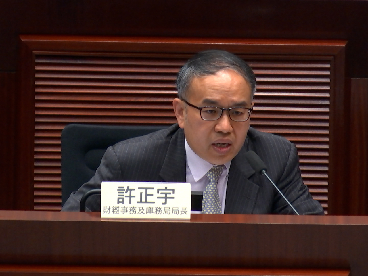 許正宇稱香港社會安全、政策穩定，營商環境可預見，在「一國兩制」下有很大優勢。