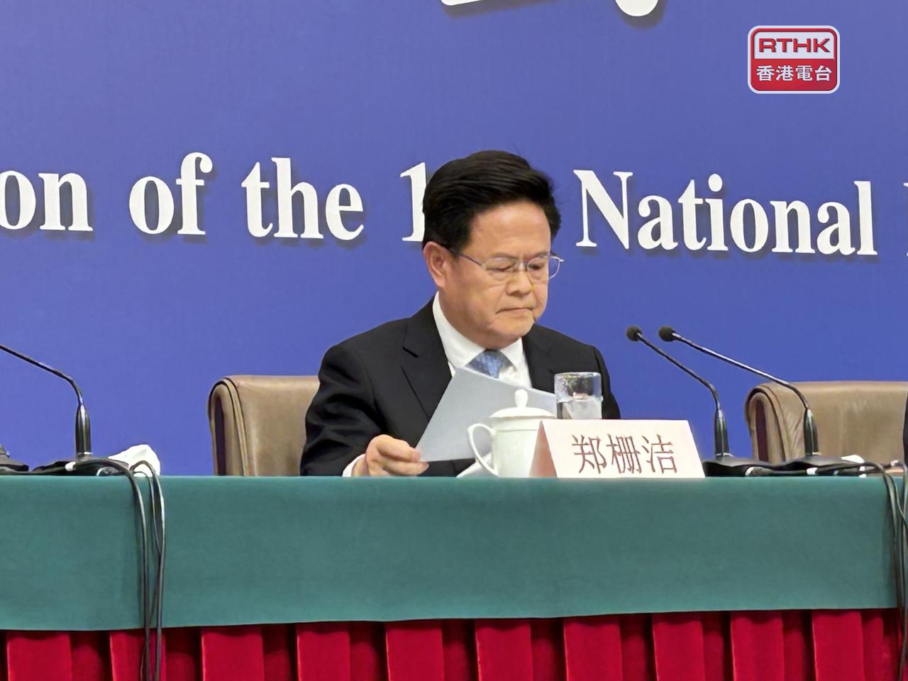 鄭柵潔稱，對企業困難問題將認真對待並全力協調解決，希望民企進一步堅定發展信心。（港台圖片）