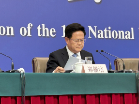 鄭柵潔稱，對企業困難問題將認真對待並全力協調解決，希望民企進一步堅定發展信心。（港台圖片）