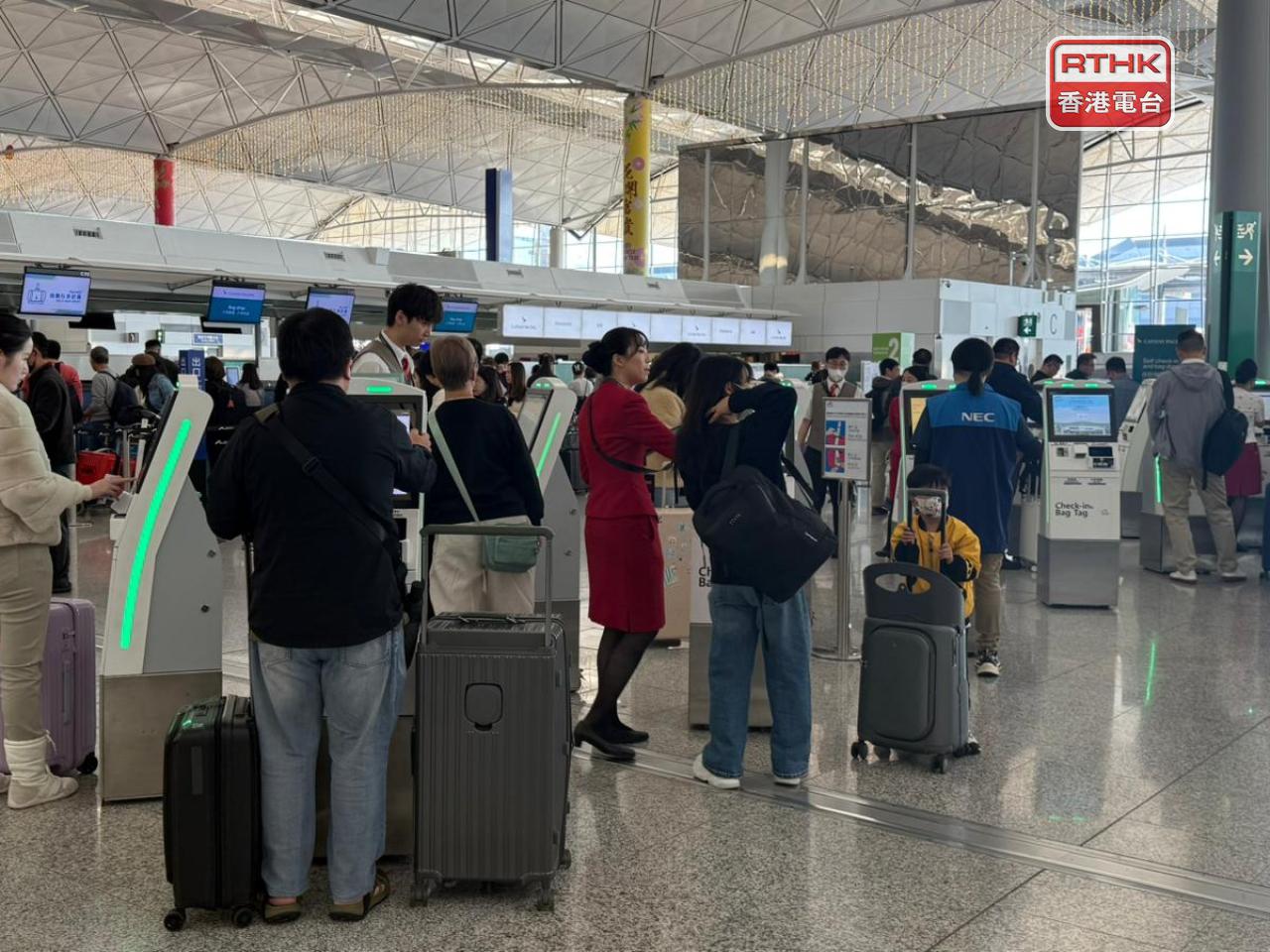 機管局表示，明天暫時有10班航班取消。（資料圖片）