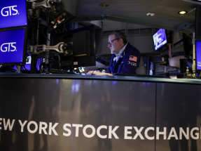 道瓊斯指數初段最多曾跌600點，最終收市報48904點，跌73點，跌幅0.15%。（法新社資料圖片）