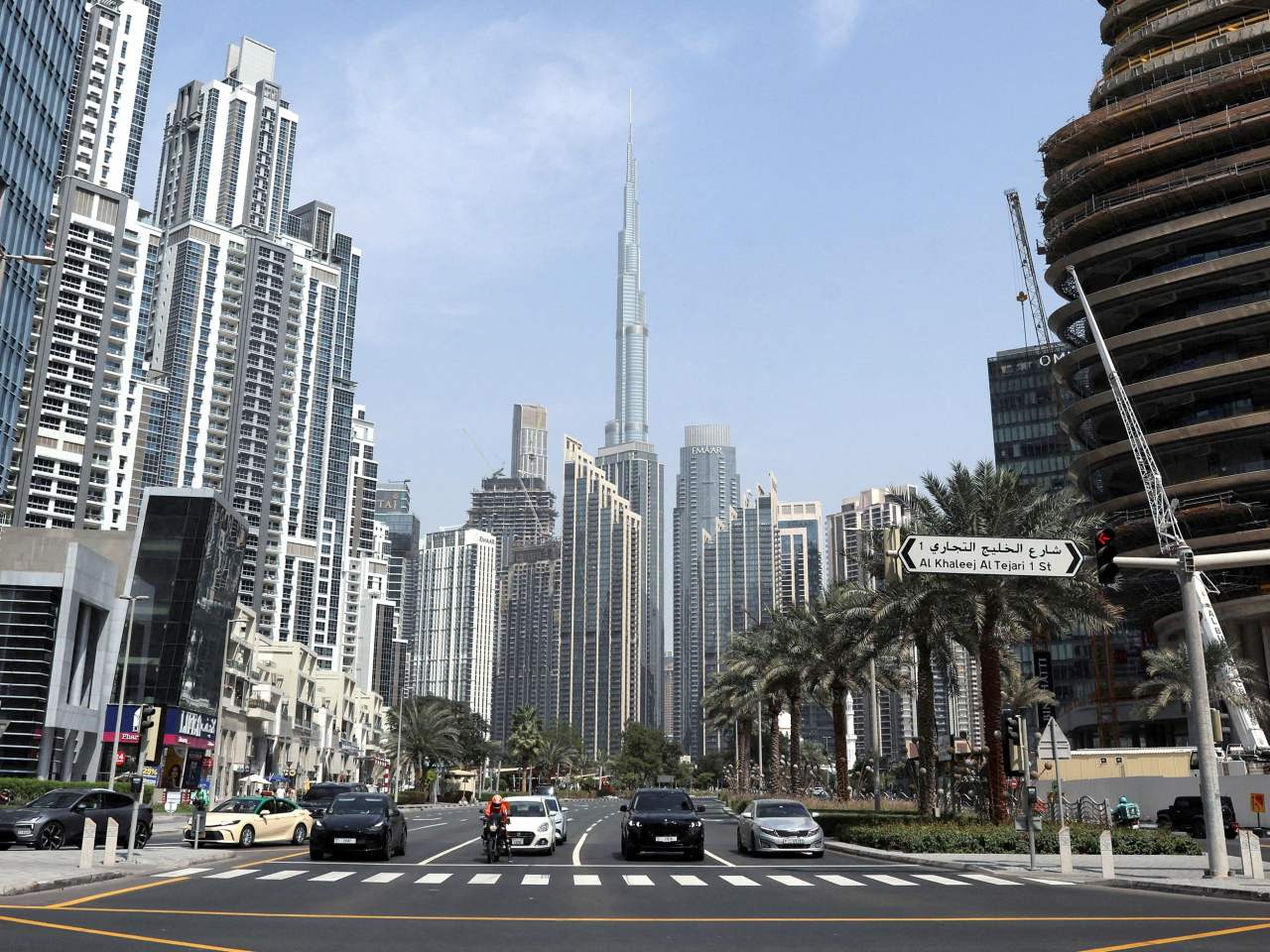 袁振寧指迪拜當局宣布，旅行團可外出行程，因此該兩團今日會繼續觀光，不用留在酒店。（路透社）