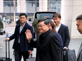 CE calls for 'constructive' ideas at Two Sessions