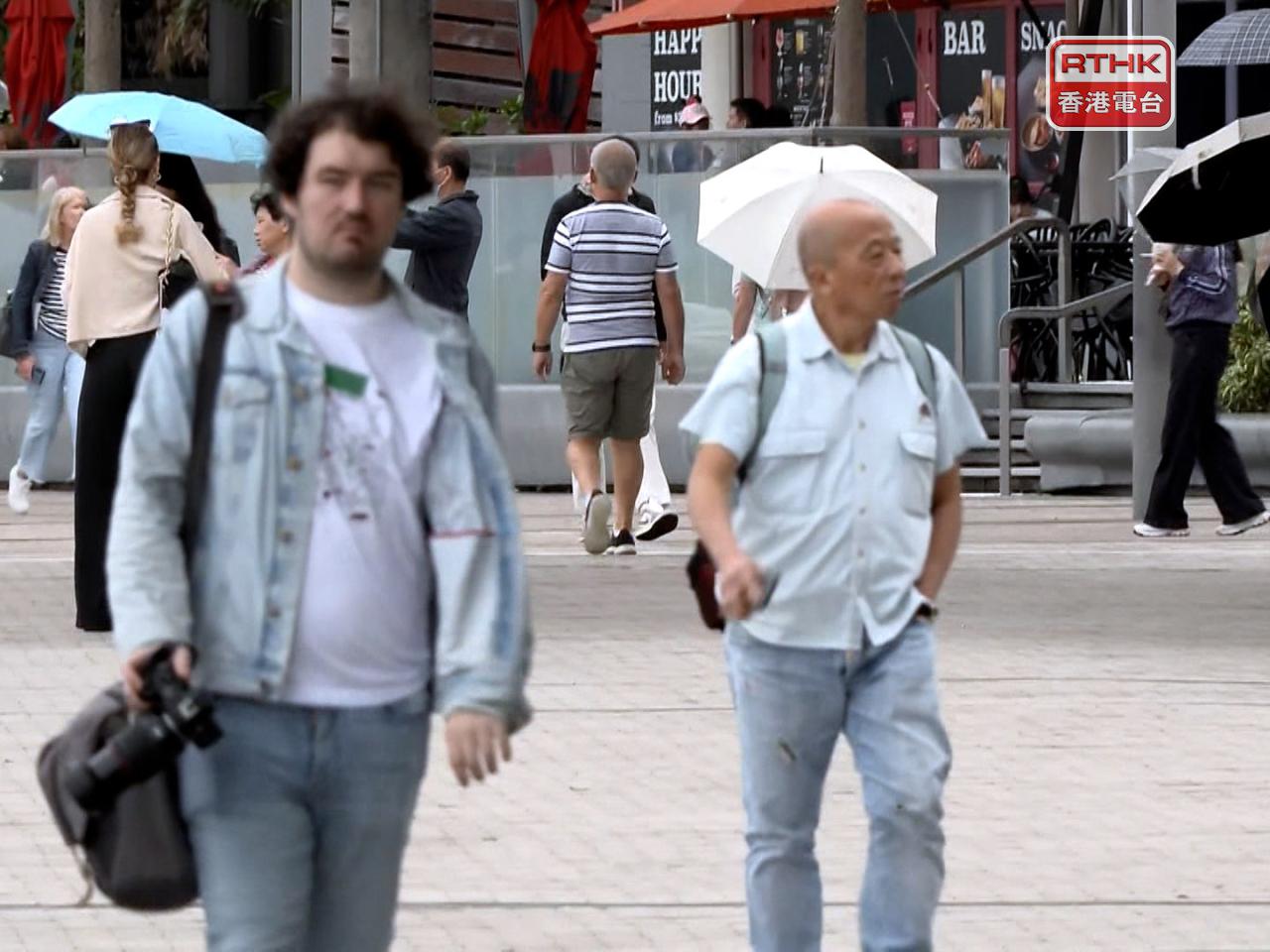 由於2月大部分時間影響華南的東北季候風較正常弱，本港2月天氣異常溫暖，平均氣溫20.1度，較正常值高3度。（林紹鋒攝）