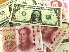 在岸人民幣收市報6.8997元兌1美元，下跌142點子，創逾半個月新低。（港台圖片）