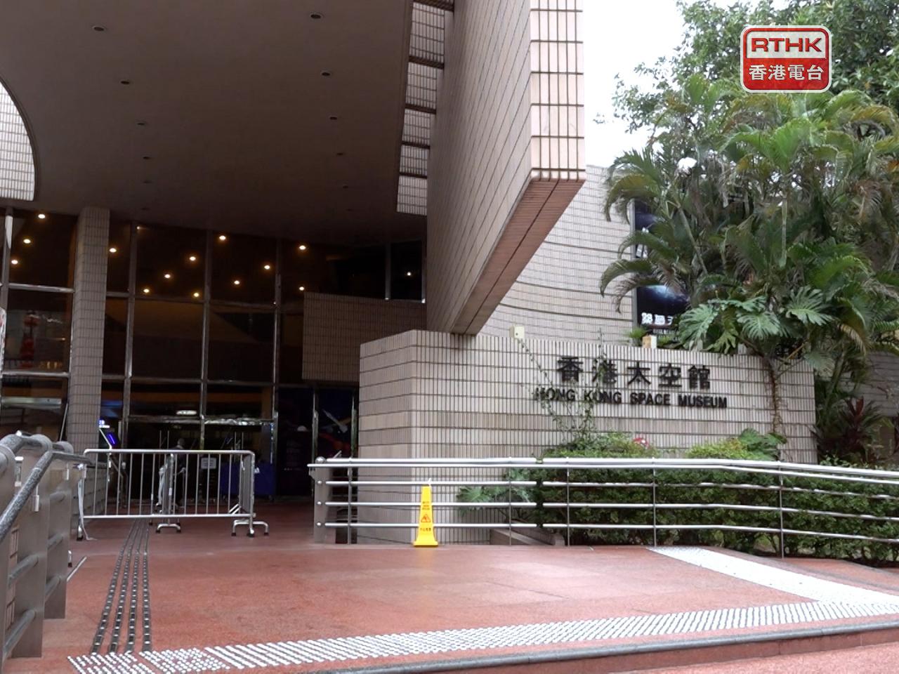 「月食學堂」和「天文燈謎」攤位會照常舉行。（葉美薏攝）