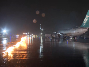 機場進行年度飛機事故演練模擬機艙內有電池冒煙