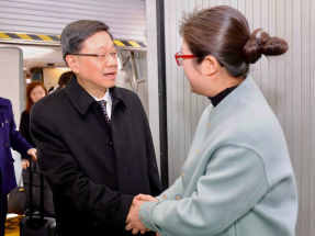 李家超抵京準備列席人大會議開幕會