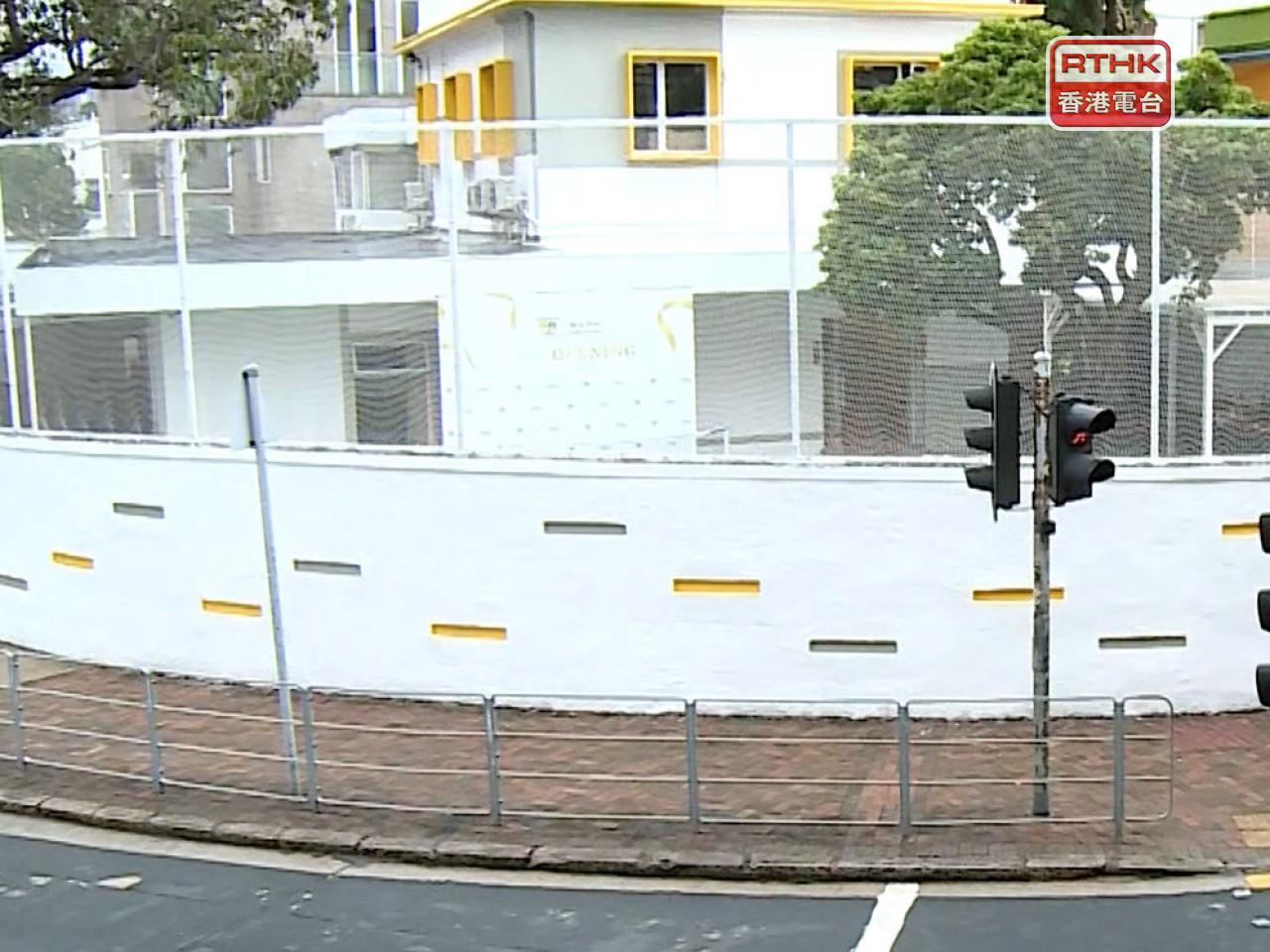 有教育機構懷疑於九龍塘窩打老道一間獨立屋，開設內地中學生宿舍，懷疑違規未有申請改變用途。（張連登攝）