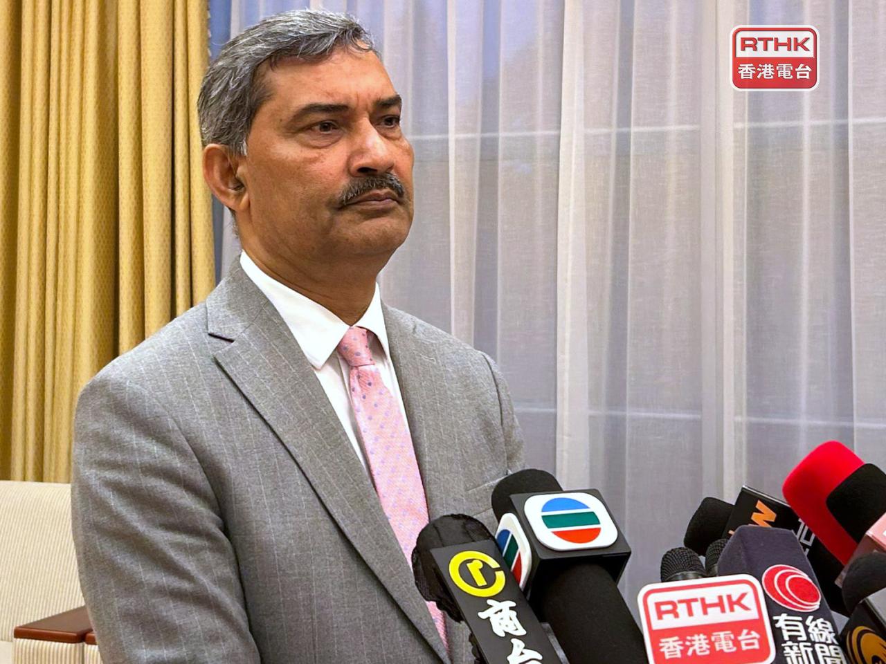 巴基斯坦駐港總領事謝赫認為，香港自《香港國安法》及《維護國家安全條例》實施以來，安全形勢有所改善。（鄧穎琳攝）