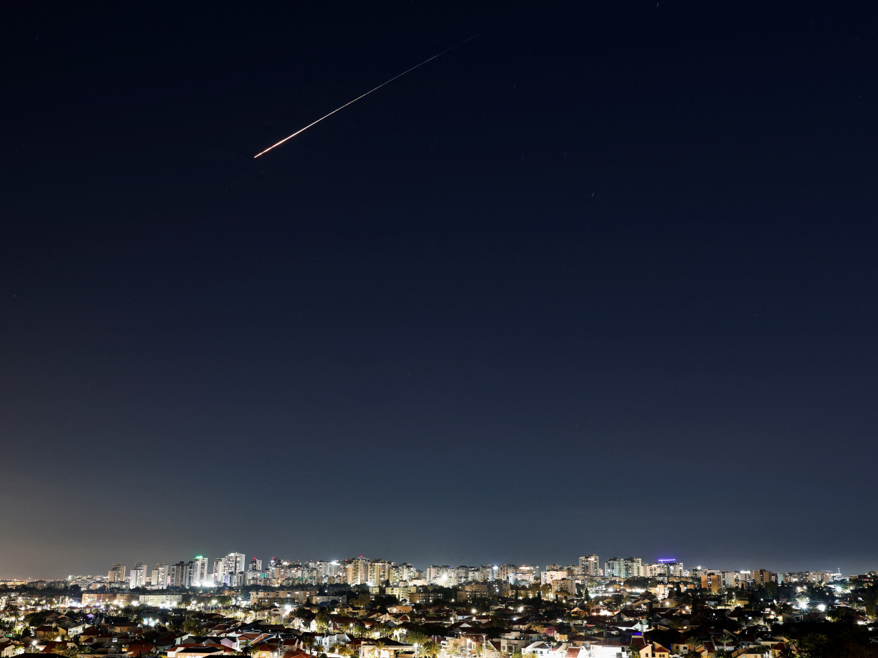 一枚從伊朗射向以色列的導彈被攔截。（路透社）