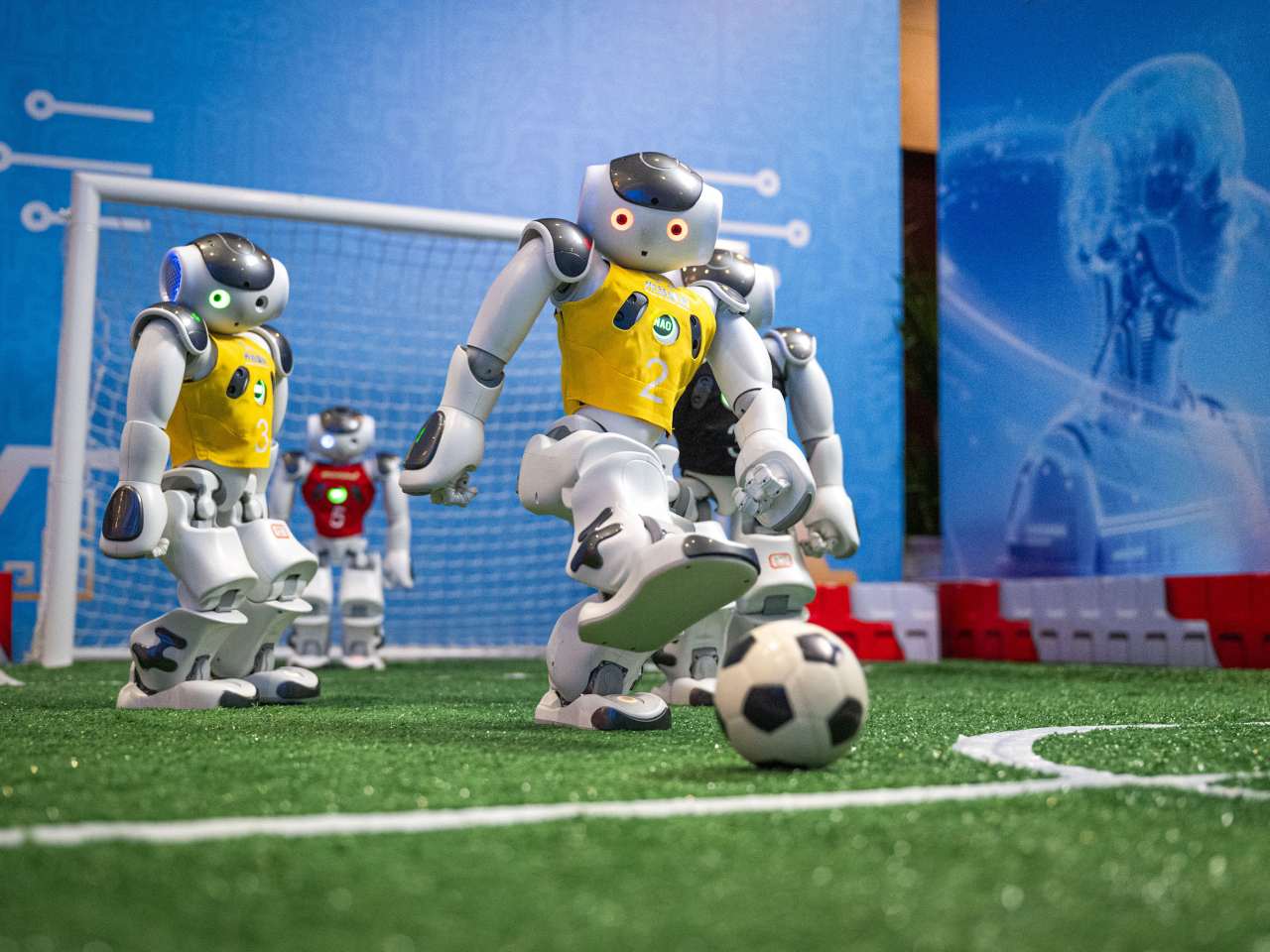 婁勤儉說，人形機器人集成人工智能、高端製造等領域前沿技術。（新華社）