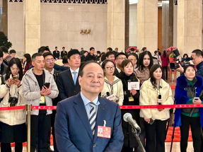 曾毓群稱會將中國產品賣到全世界，同時亦將技術、標準推廣到全世界。（羅煒皓攝）