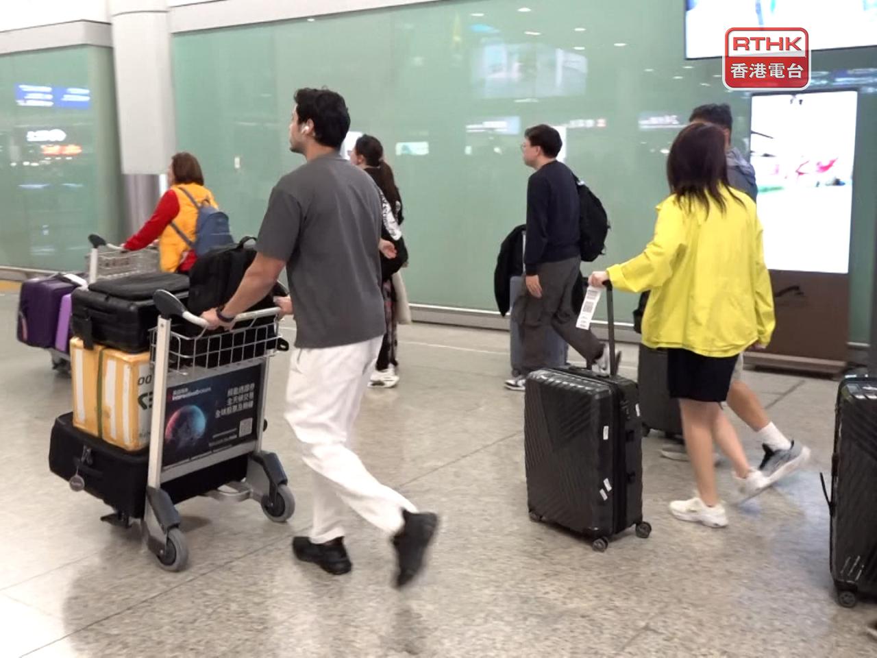 入境處接獲約680名身在當地的港人查詢，當中約100人已安全離開當地。（施華駿攝）