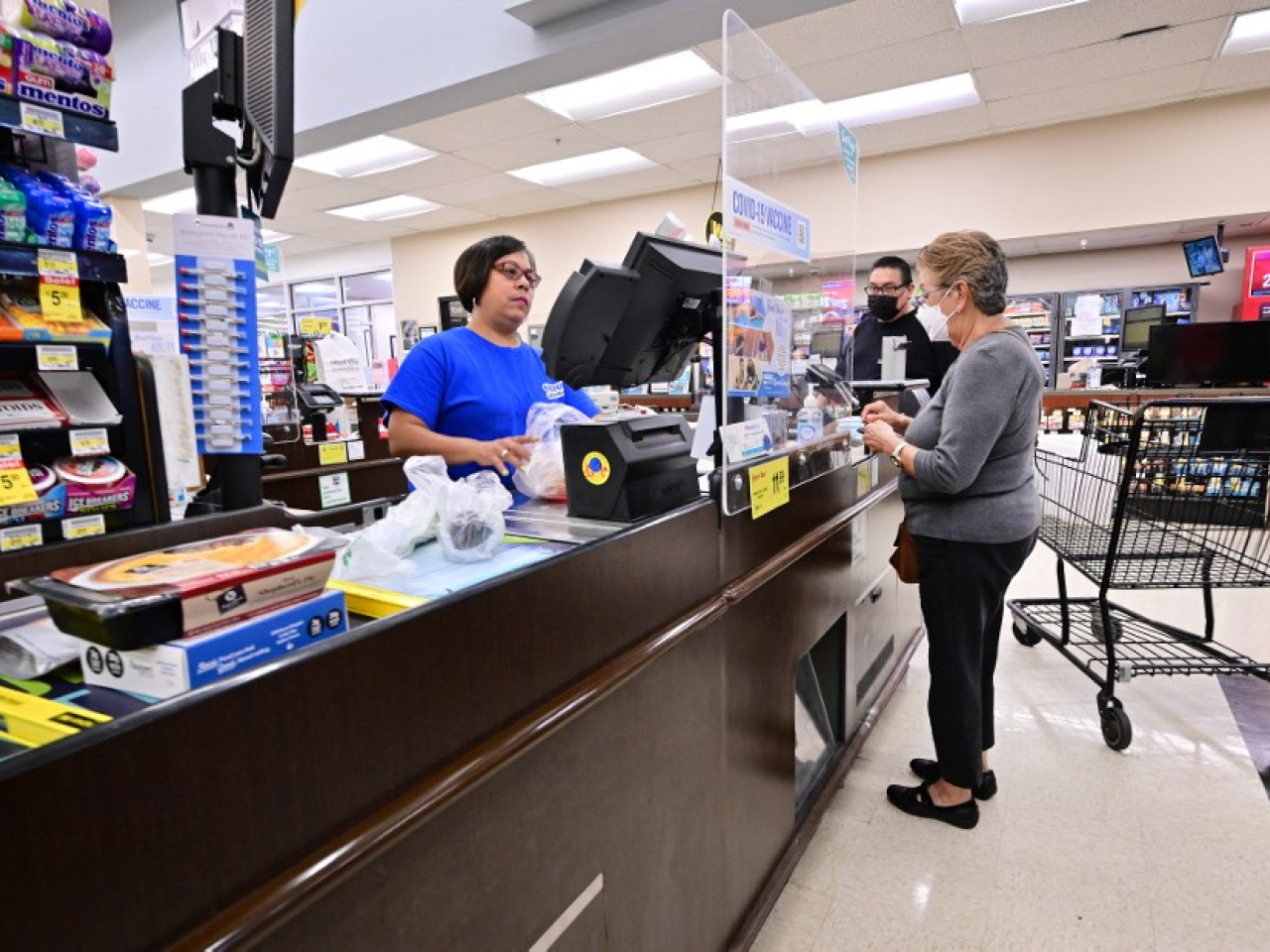 美國服務業數據表現分化，標普全球指服務業活動創10個月最慢擴張速度，ISM有關指數則創3年半新高。（法新社資料圖片）