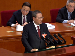 全國兩會｜李強：積極化解地方政府債務風險及金融領域風險