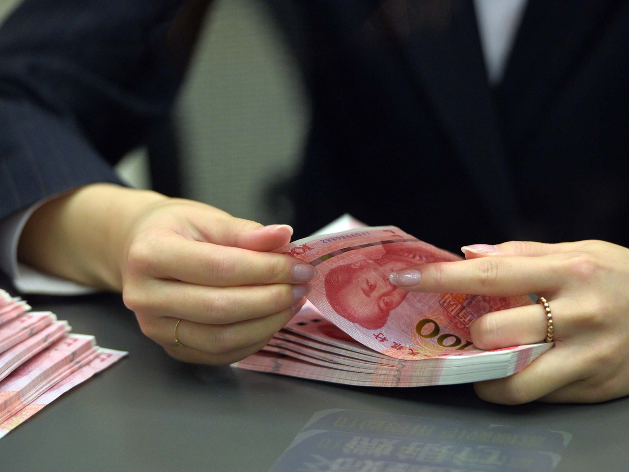 李強指今年繼續實施更加積極的財政政策。（新華社資圖片）