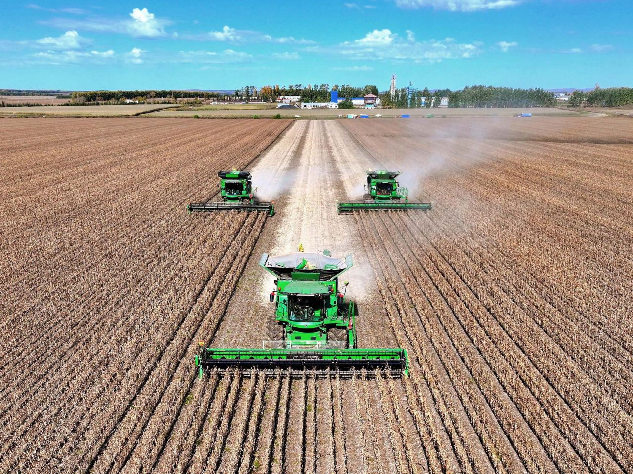 李強提到，要扎實推進鄉村全面振興，毫不放鬆抓好糧食生產，堅持產量產能、生產生態、增產增收一起抓。（新華社）