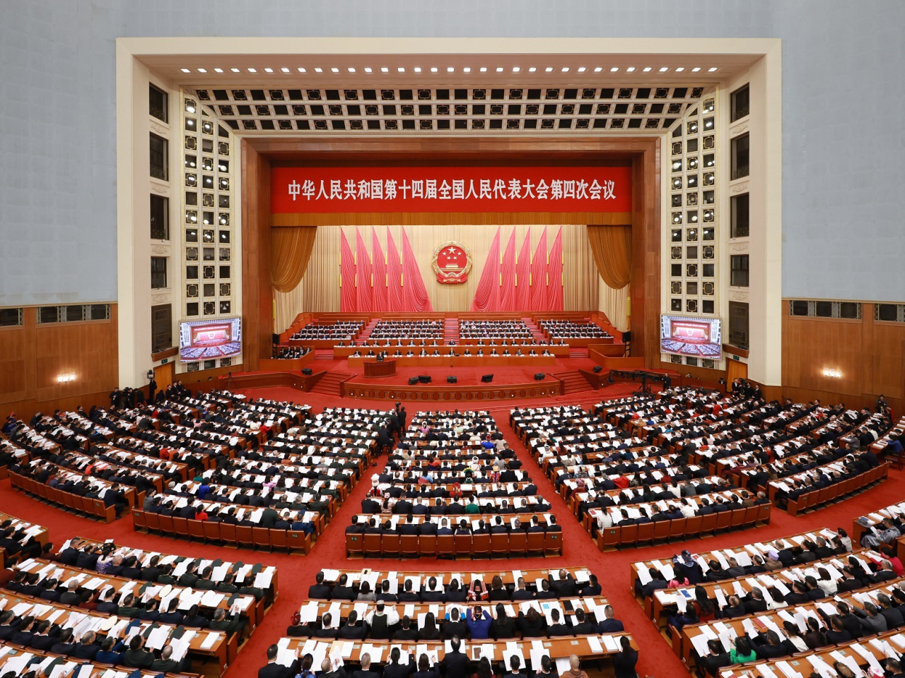 A draft report submitted to the National People's Congress indicates a 7 percent growth in national defence spending, down from 7.2 percent.