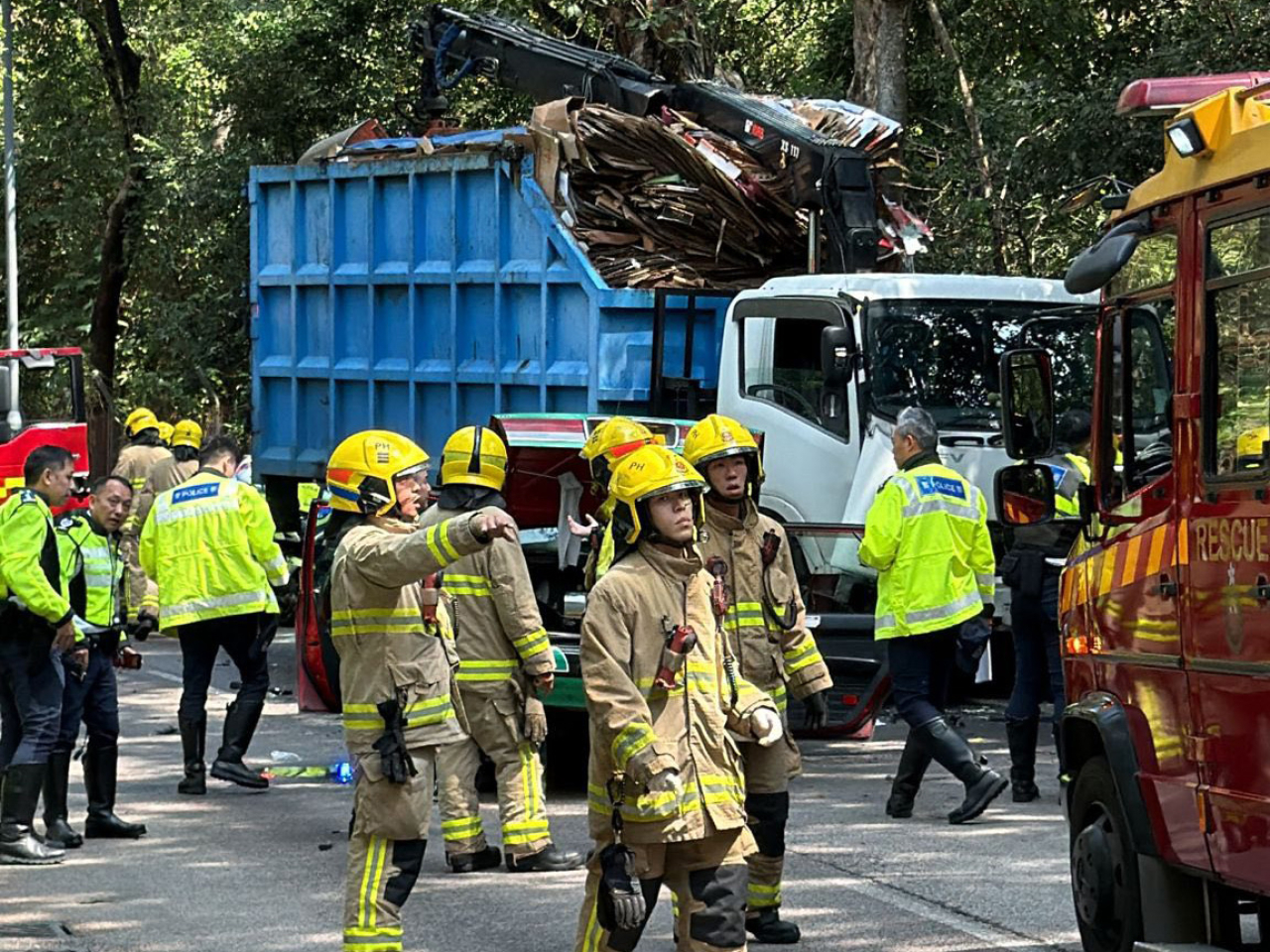50多歲的士司機及80多歲女乘客被困車廂，由消防員救出，兩人送往北區醫院後，證實死亡。（網上圖片）